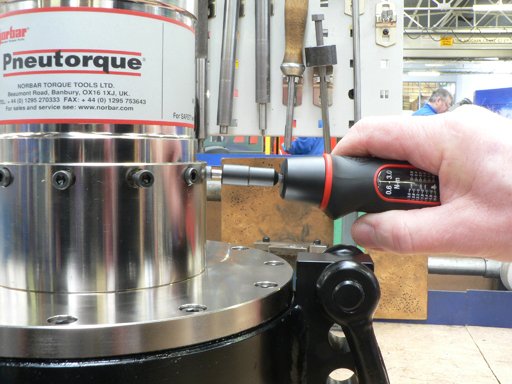 TruTorque-Screwdriver-use-on-Pneumatic-Multiplier